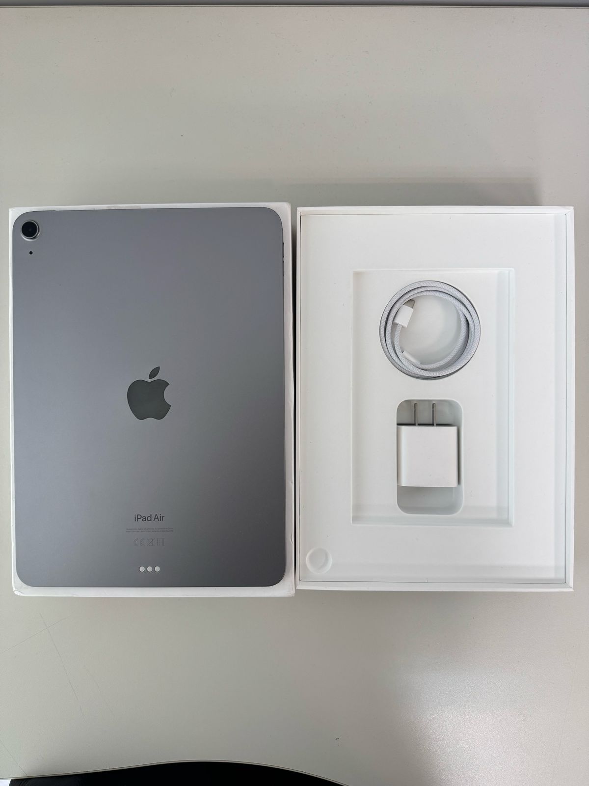 iPad Air M2 11" 256GB Wi-Fi Cinza espacial - Seminovo